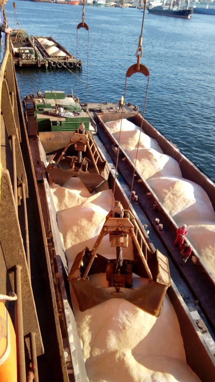 Port barge salt transfer