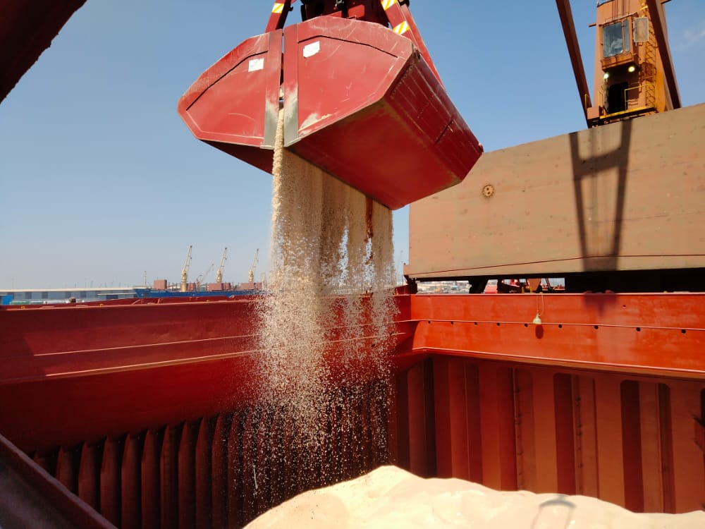Port salt unloading operation